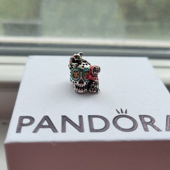 Pandora Disney Pixar Coco Miguel & Dante Skull Glow-in-the-dark Charm - Picture 4 of 4